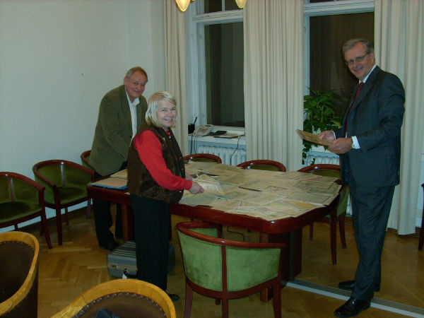 Illan myyntikohteiden selailua